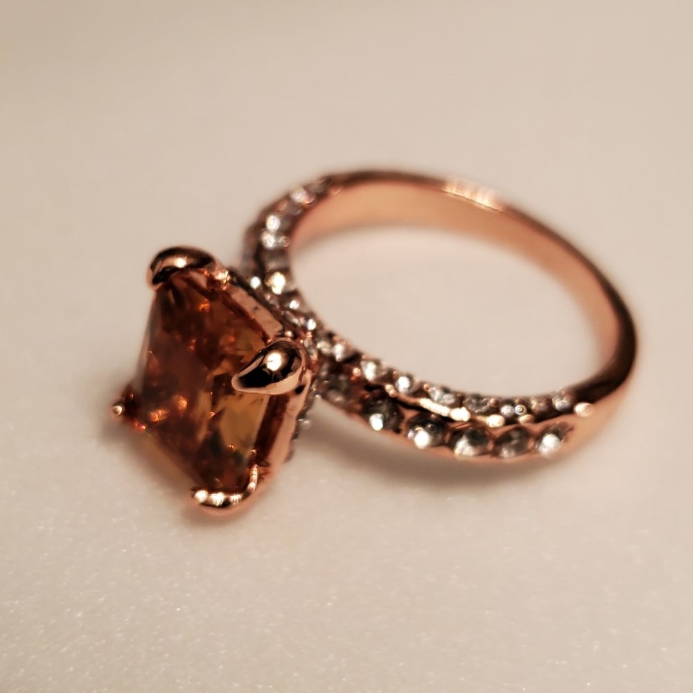 NWOT Amber square princess cut rhinestone rose gold tone ring. Size 7 - Picture 1 of 7